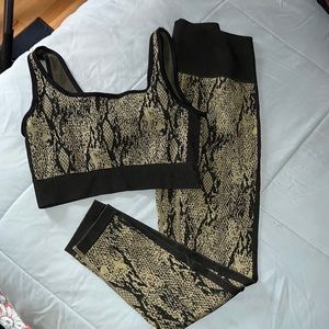Women snakeskin Fabletics outfit